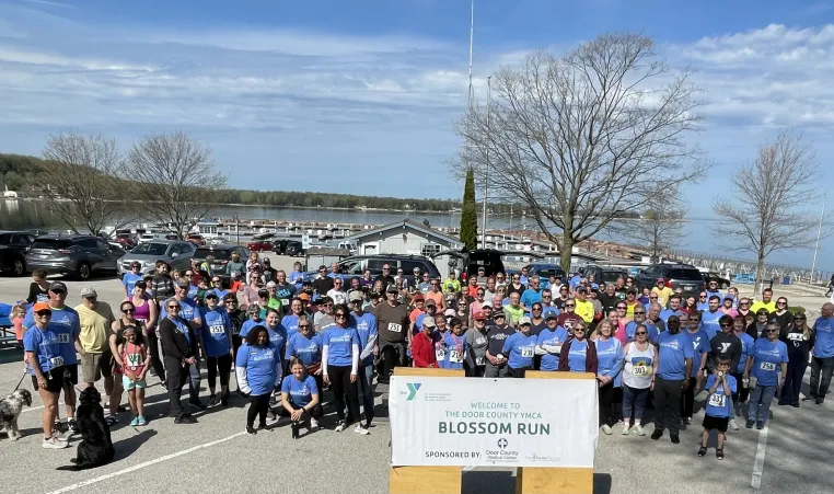 Group picture of 2022 Blossom Run participants
